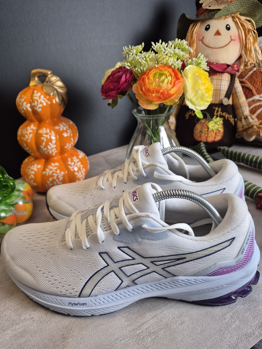 ASICS Women's GT 1000 White Running Shoes with Purple Accents.Size 11